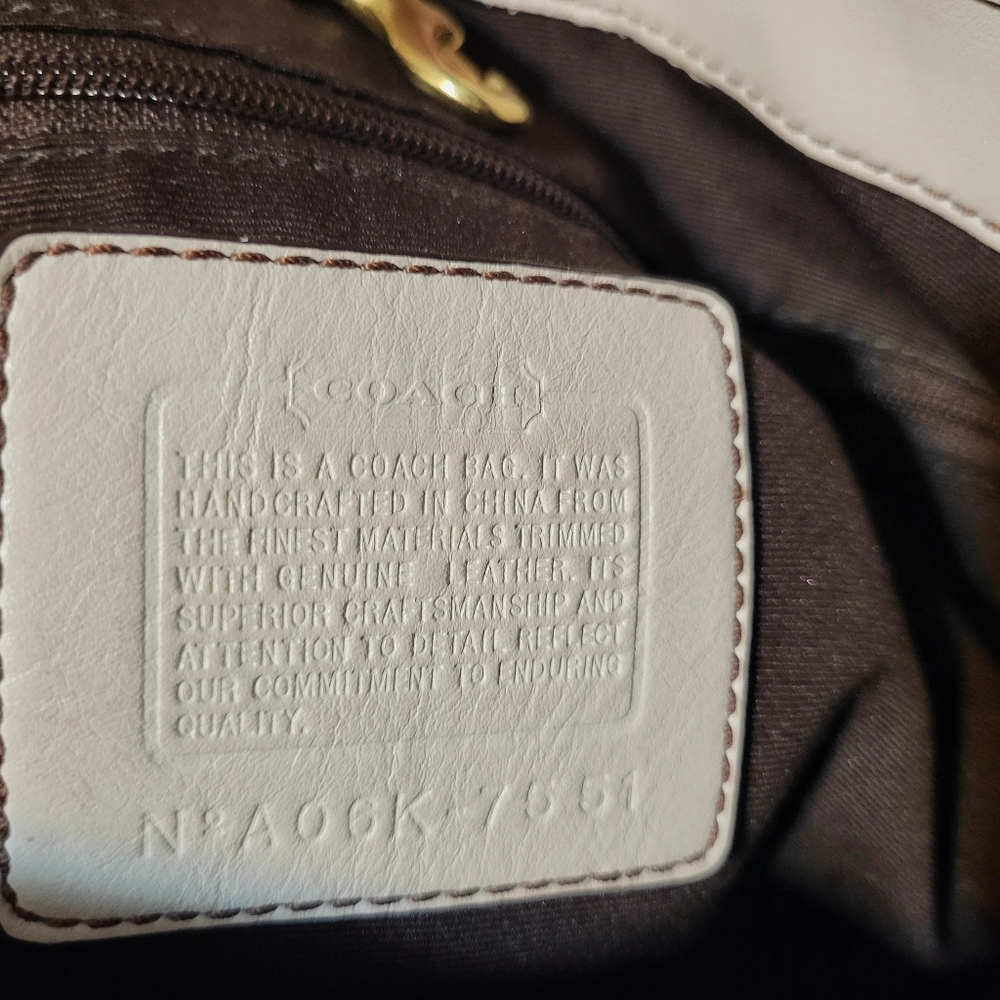 Coach Vintage GiGi Signature Tan And Off White Linen Combination. - Picture 2 of 8